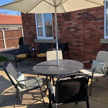 Roccos Retreat Villa Barmston Exterior photo